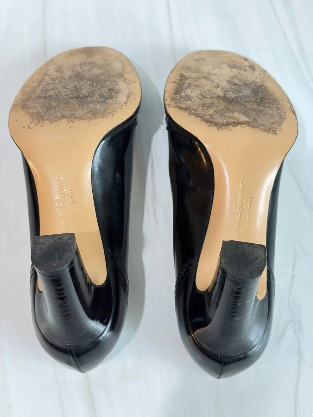 SALVATORE FERRAGAMO VERA STYLE BOW PUMPS WINGTIP BAROQUE DETAILS SIZE 7.5 CAREER